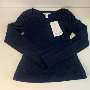 NWT Athleta Outbound Scoop Neck, Navy blue.